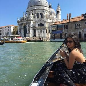 Meet your Posher, Christy